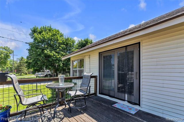 2400 Gillham Avenue, West Bloomfield, MI 48324
