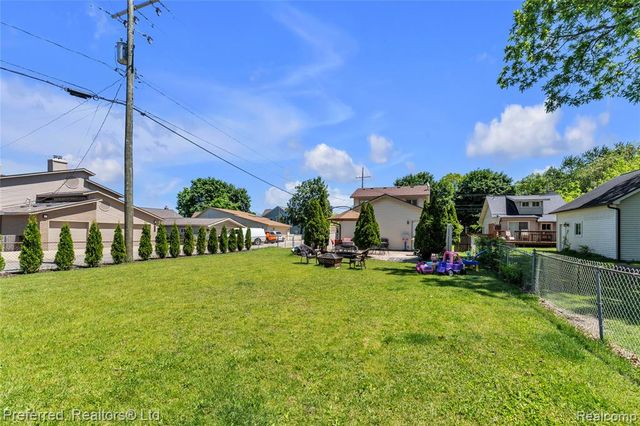 2400 Gillham Avenue, West Bloomfield, MI 48324