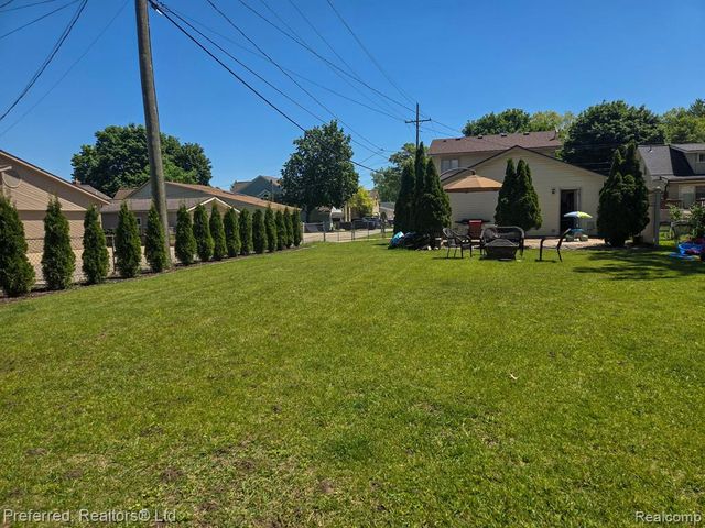 2400 Gillham Avenue, West Bloomfield, MI 48324