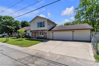 2400 Gillham Avenue, West Bloomfield, MI 48324