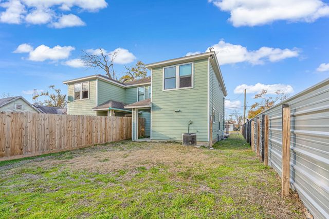 1802 Eubanks Street B, Houston, TX 77093