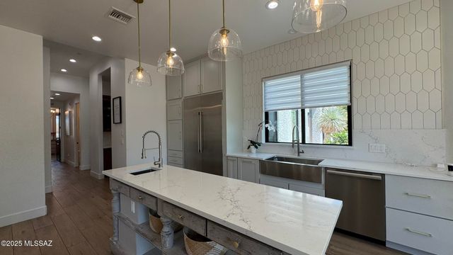 109 E Loch Lomond Place, Oro Valley, AZ 85737