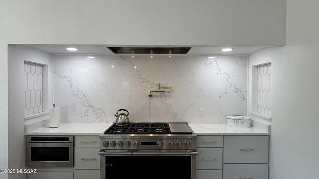 109 E Loch Lomond Place, Oro Valley, AZ 85737