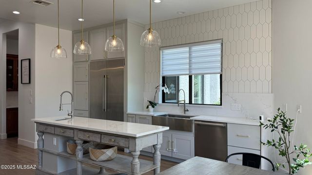 109 E Loch Lomond Place, Oro Valley, AZ 85737