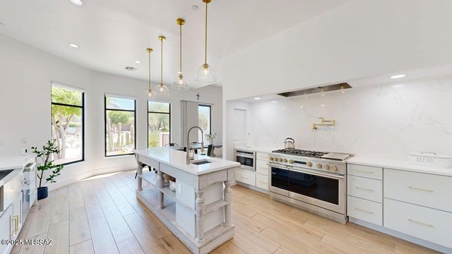 109 E Loch Lomond Place, Oro Valley, AZ 85737