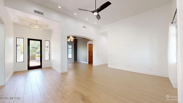 109 E Loch Lomond Place, Oro Valley, AZ 85737