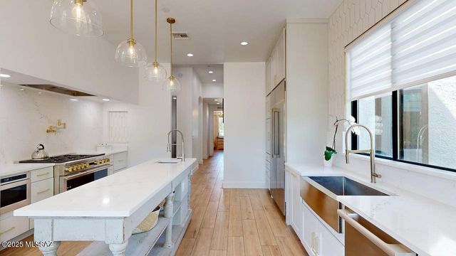 109 E Loch Lomond Place, Oro Valley, AZ 85737