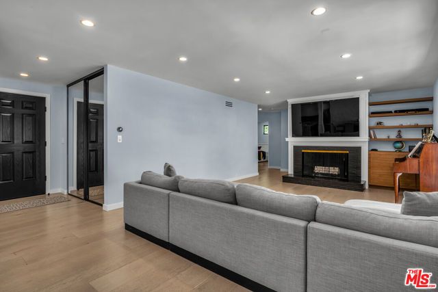 1450 N Bundy Drive, Los Angeles, CA 90049