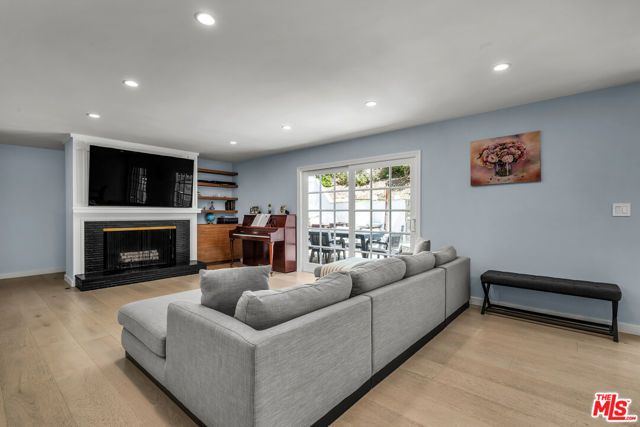 1450 N Bundy Drive, Los Angeles, CA 90049