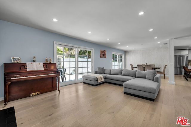 1450 N Bundy Drive, Los Angeles, CA 90049
