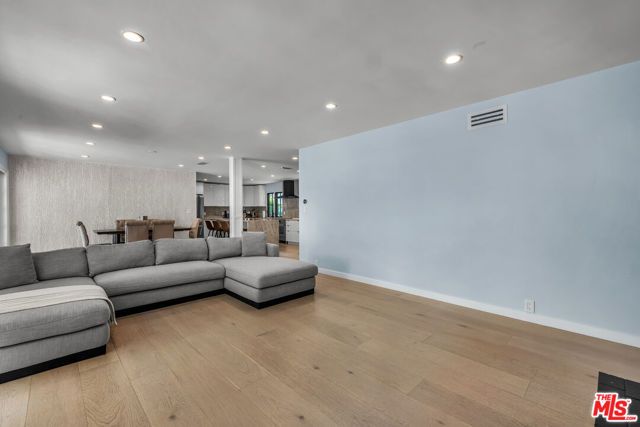 1450 N Bundy Drive, Los Angeles, CA 90049
