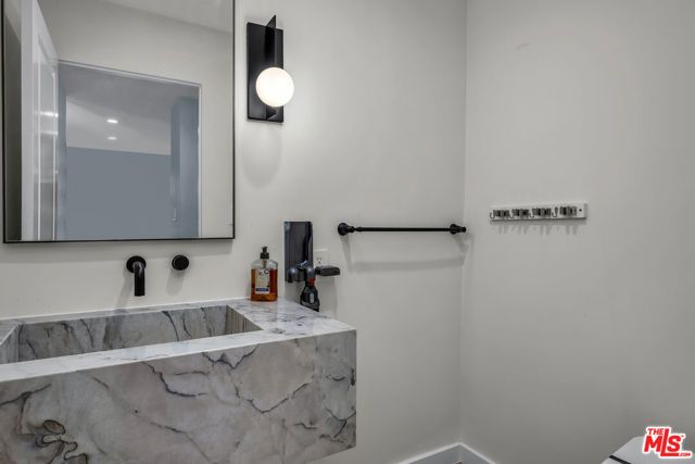 1450 N Bundy Drive, Los Angeles, CA 90049