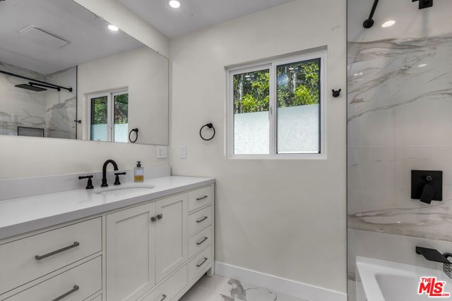 1450 N Bundy Drive, Los Angeles, CA 90049