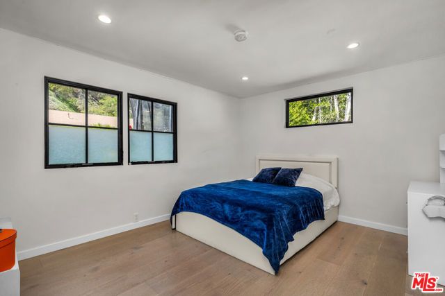 1450 N Bundy Drive, Los Angeles, CA 90049