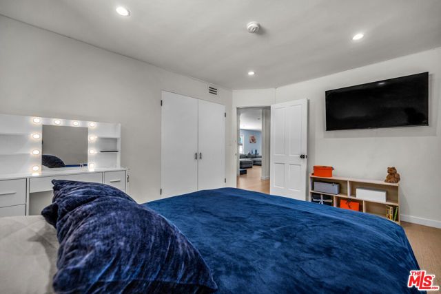 1450 N Bundy Drive, Los Angeles, CA 90049