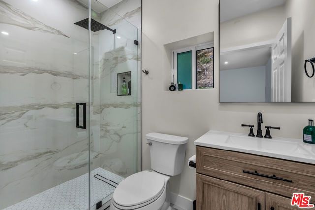 1450 N Bundy Drive, Los Angeles, CA 90049