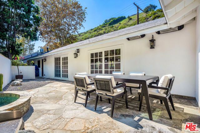 1450 N Bundy Drive, Los Angeles, CA 90049