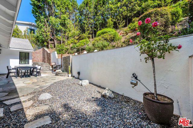 1450 N Bundy Drive, Los Angeles, CA 90049