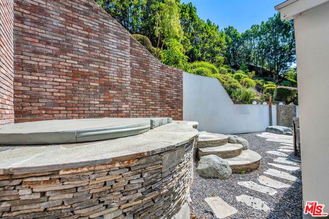 1450 N Bundy Drive, Los Angeles, CA 90049