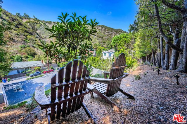 1450 N Bundy Drive, Los Angeles, CA 90049