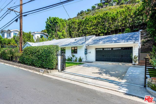 1450 N Bundy Drive, Los Angeles, CA 90049