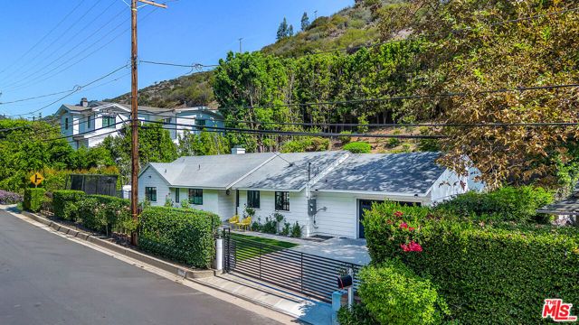 1450 N Bundy Drive, Los Angeles, CA 90049