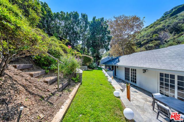 1450 N Bundy Drive, Los Angeles, CA 90049