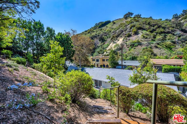 1450 N Bundy Drive, Los Angeles, CA 90049