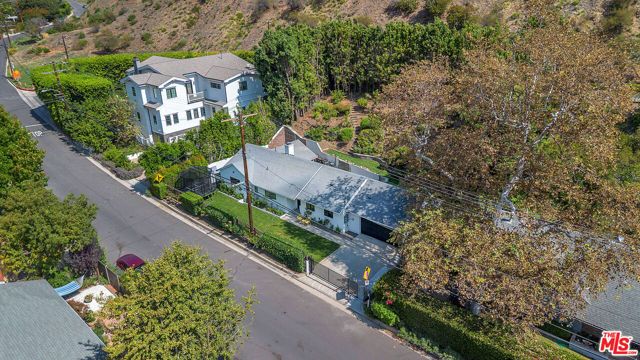 1450 N Bundy Drive, Los Angeles, CA 90049