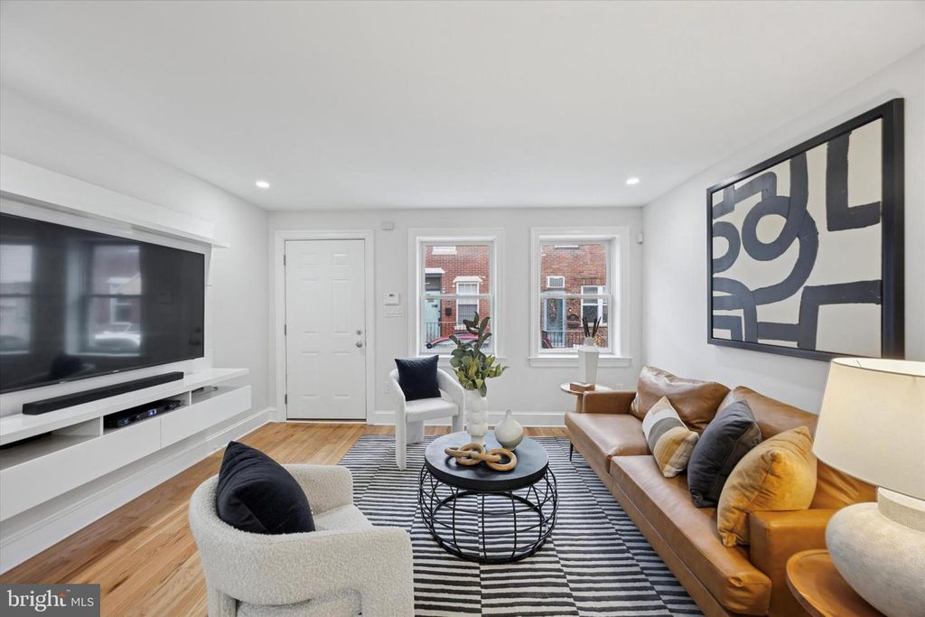 Image 2 of property listing at 1615 S CAMAC ST, Philadelphia, PA 19148