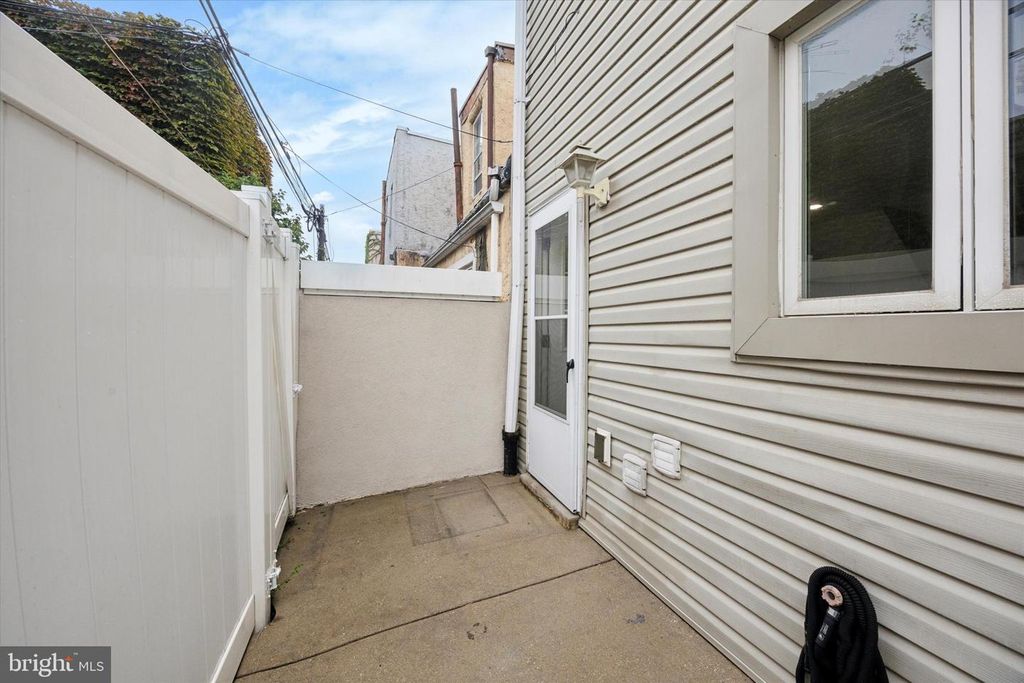 Image 29 of property listing at 1615 S CAMAC ST, Philadelphia, PA 19148