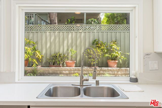 10227 Autumn Leaf Circle, Los Angeles, CA 90077