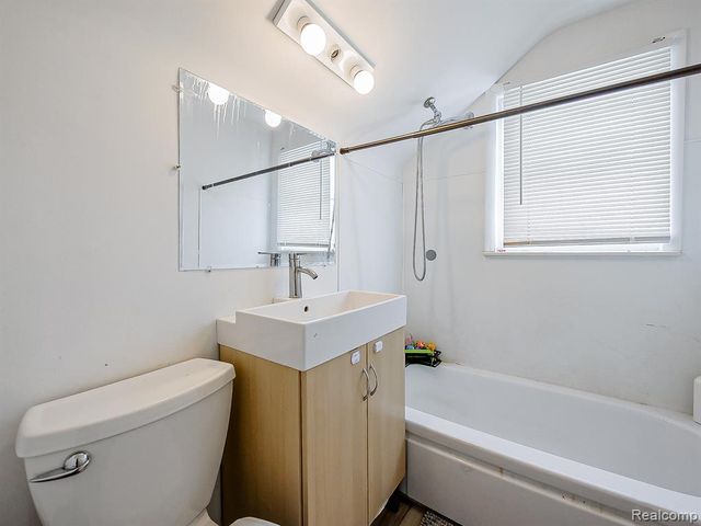 24350 Union Street, Dearborn, MI 48124