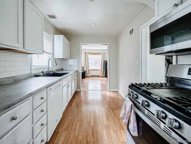 24350 Union Street, Dearborn, MI 48124