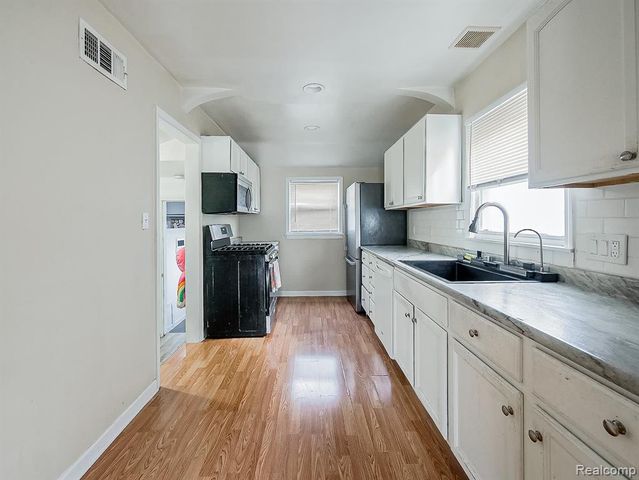 24350 Union Street, Dearborn, MI 48124