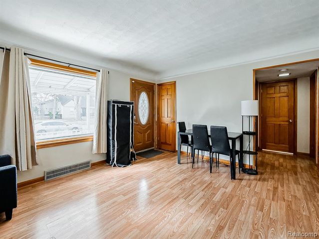 24350 Union Street, Dearborn, MI 48124