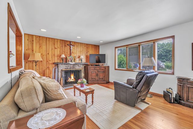 16 Senga Road, Norwalk, CT 06854