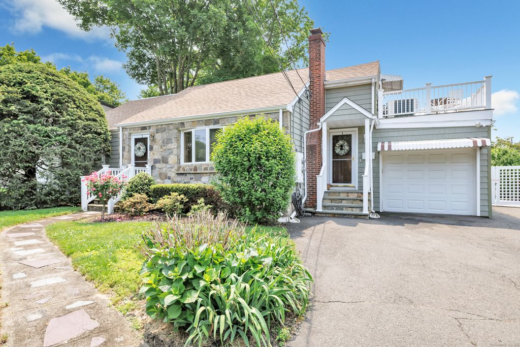 16 Senga Road, Norwalk, CT 06854