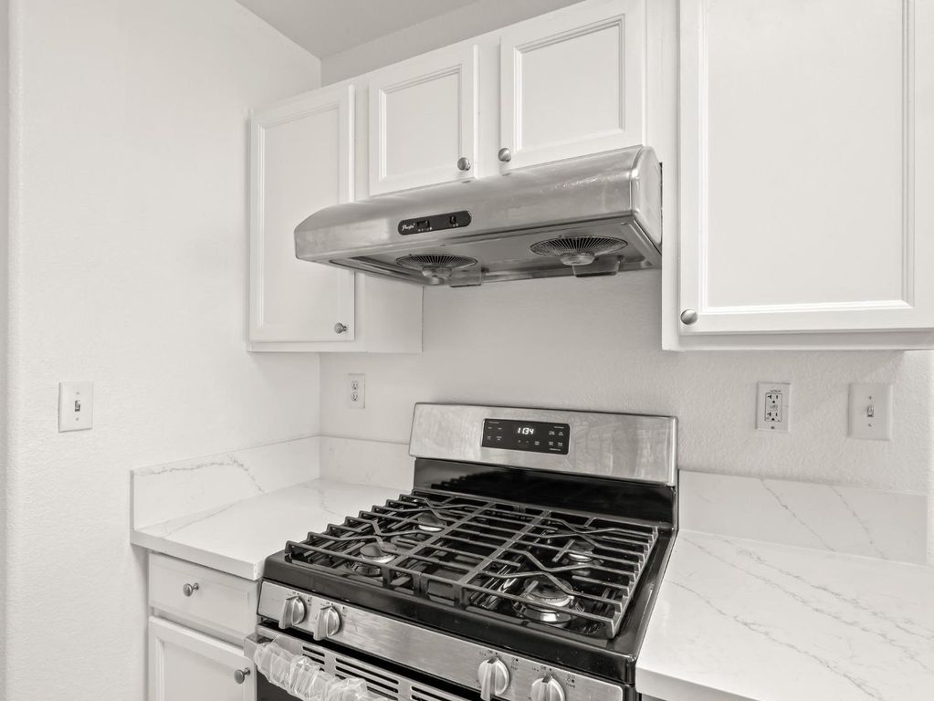 Image 10 of property listing at 4068 W Weldon Avenue, Fresno, CA 93722