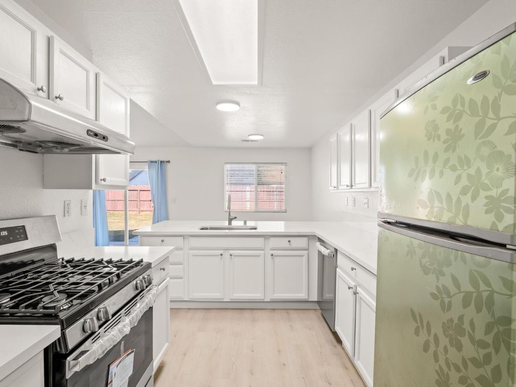 Image 11 of property listing at 4068 W Weldon Avenue, Fresno, CA 93722