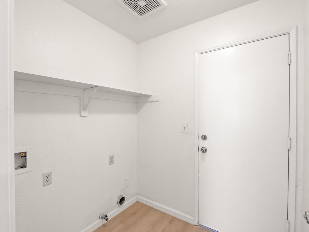 Image 13 of property listing at 4068 W Weldon Avenue, Fresno, CA 93722