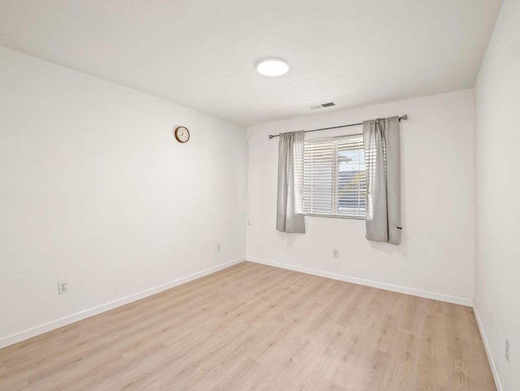 Image 14 of property listing at 4068 W Weldon Avenue, Fresno, CA 93722