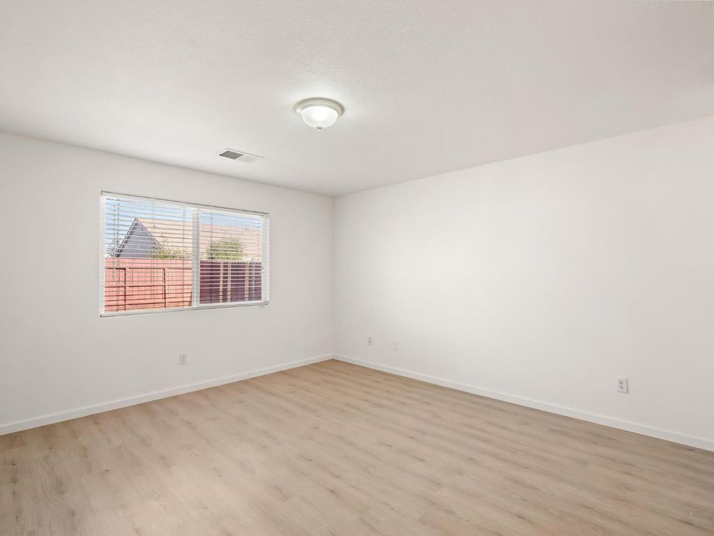 Image 16 of property listing at 4068 W Weldon Avenue, Fresno, CA 93722