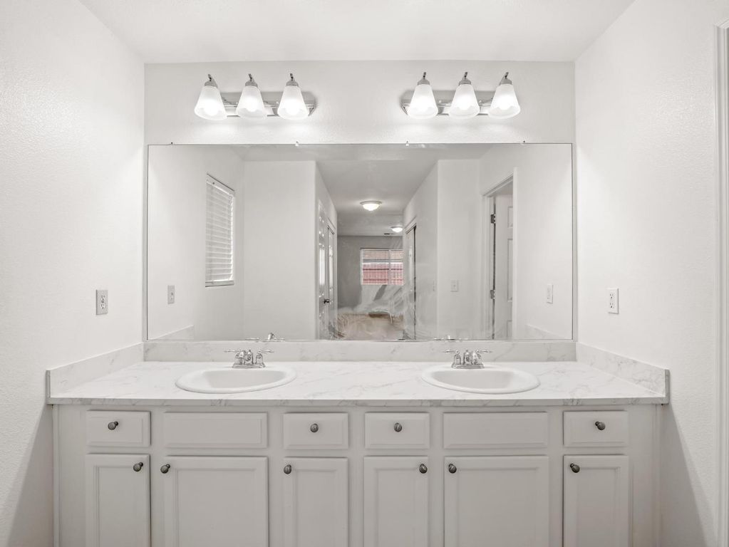 Image 19 of property listing at 4068 W Weldon Avenue, Fresno, CA 93722
