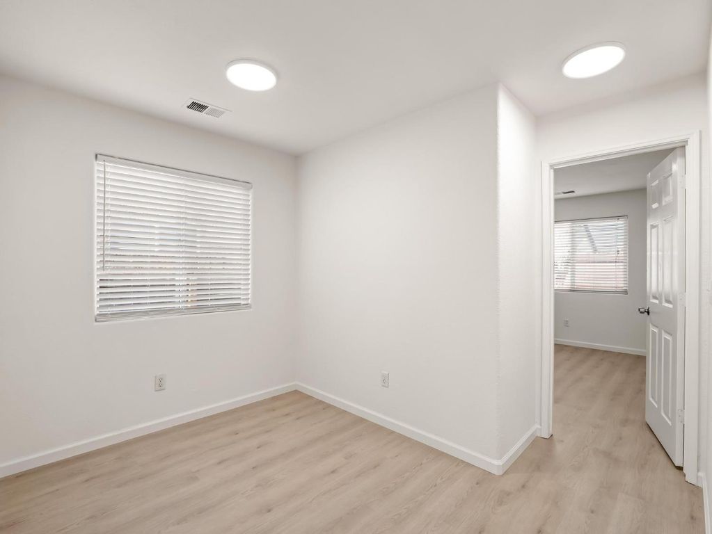Image 26 of property listing at 4068 W Weldon Avenue, Fresno, CA 93722