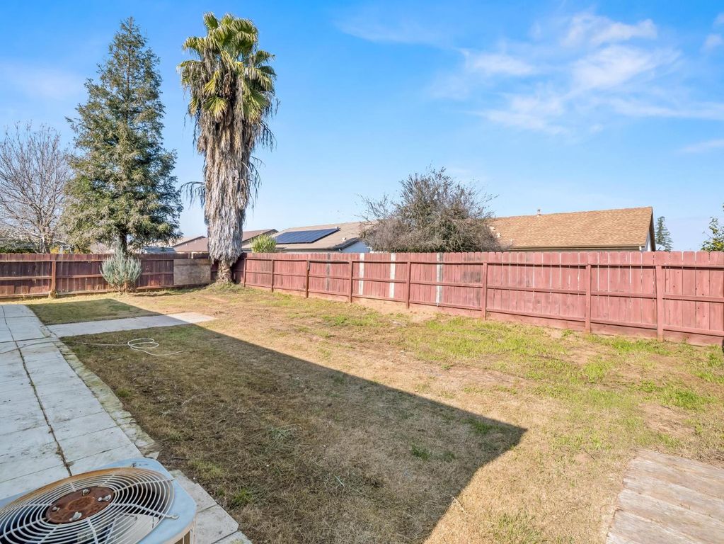 Image 33 of property listing at 4068 W Weldon Avenue, Fresno, CA 93722