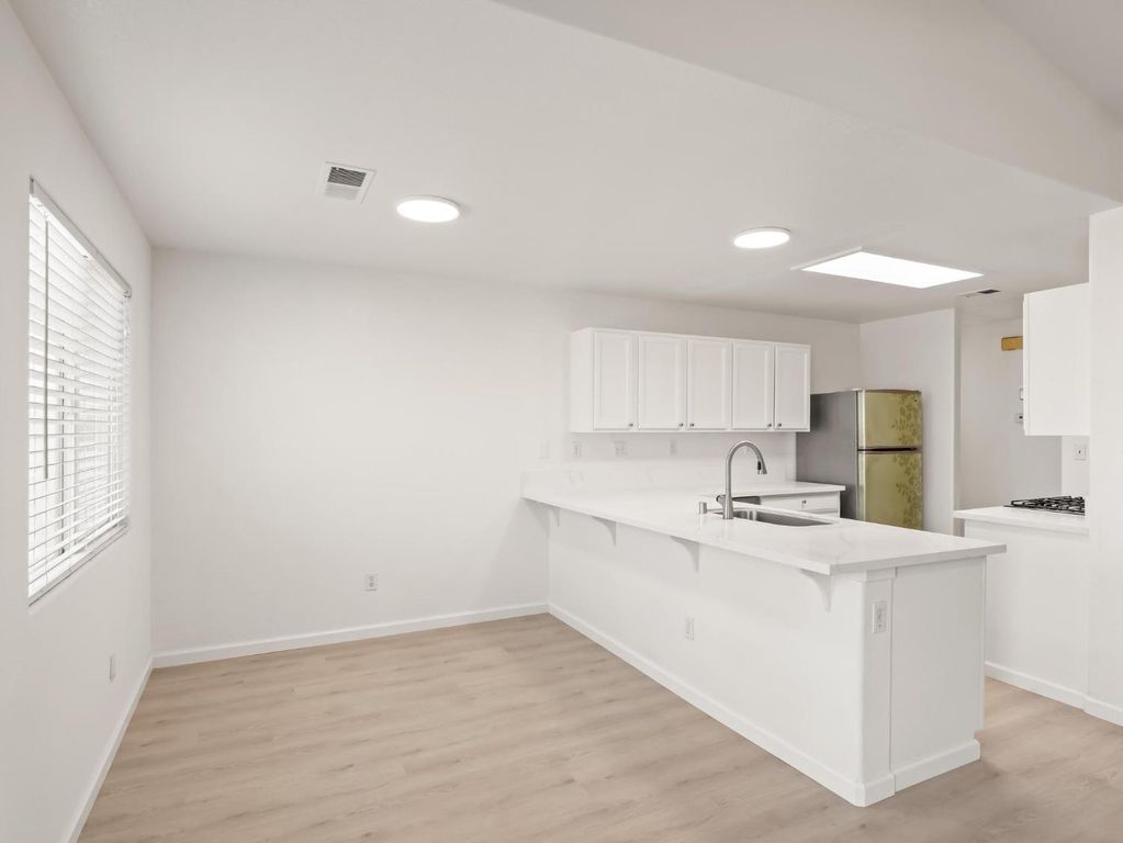 Image 5 of property listing at 4068 W Weldon Avenue, Fresno, CA 93722
