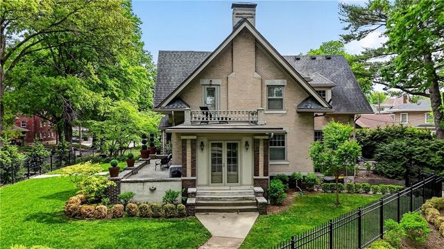 3820 CAMPBELL Street, Kansas City, MO 64109