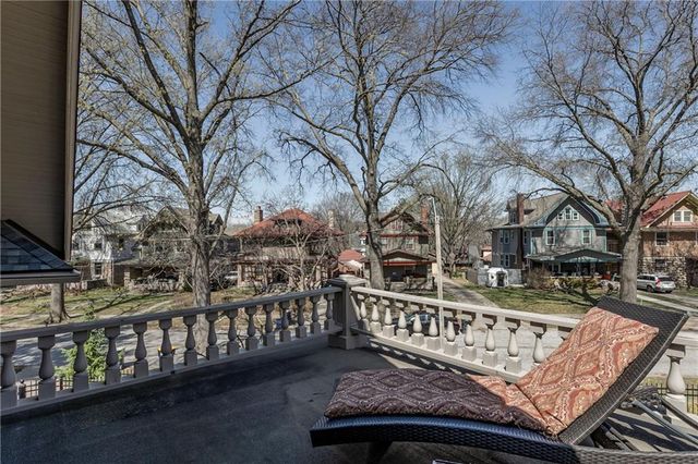 3820 CAMPBELL Street, Kansas City, MO 64109