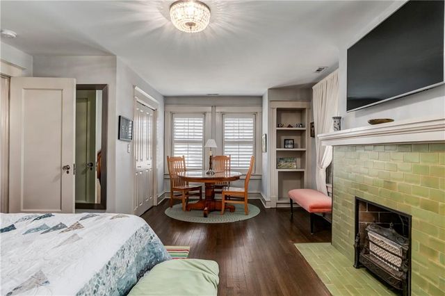 3820 CAMPBELL Street, Kansas City, MO 64109